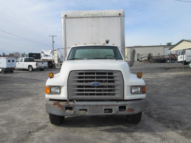 solid 1995 Ford F800 Van Enclosed Lube Truck