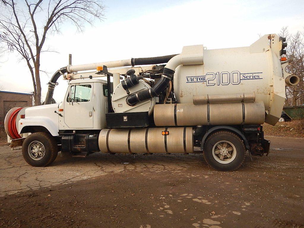 solid 2000 Freightliner Vactor 2100 sewer cleaning truck