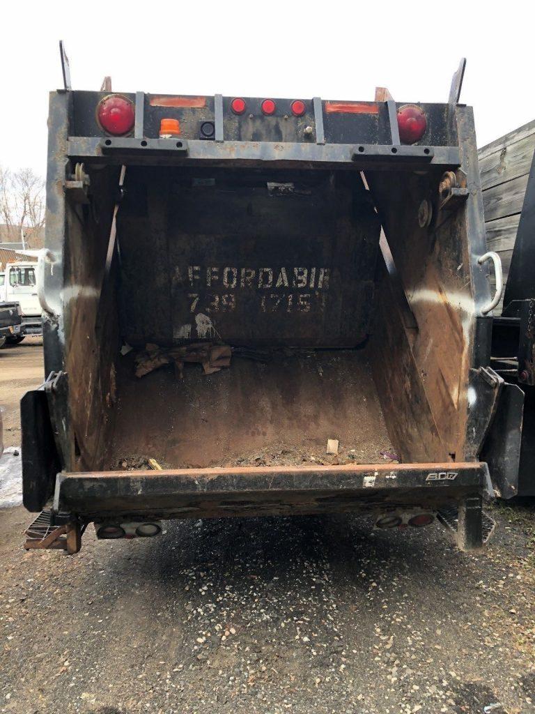 strong and solid 1994 Chevrolet C7500 Garbage Truck