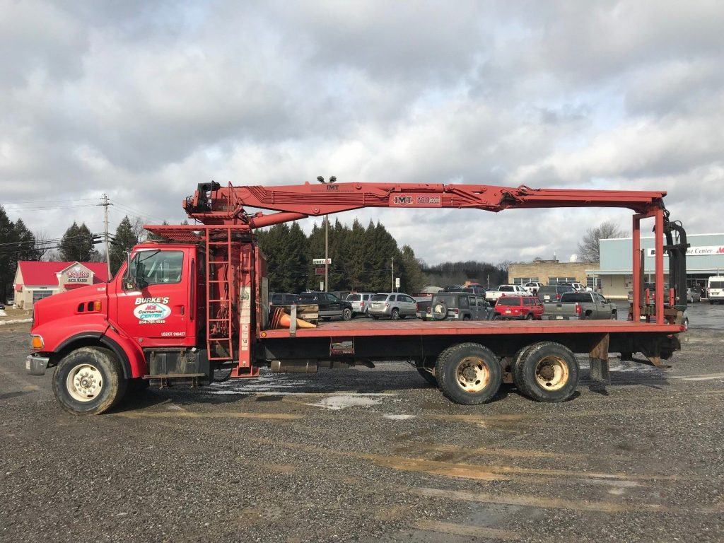 reconditioned 1998 Ford HTL9513 hydraulic crane truck