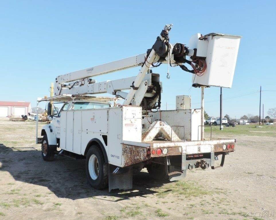 solid 1998 Ford F Series bucket truck