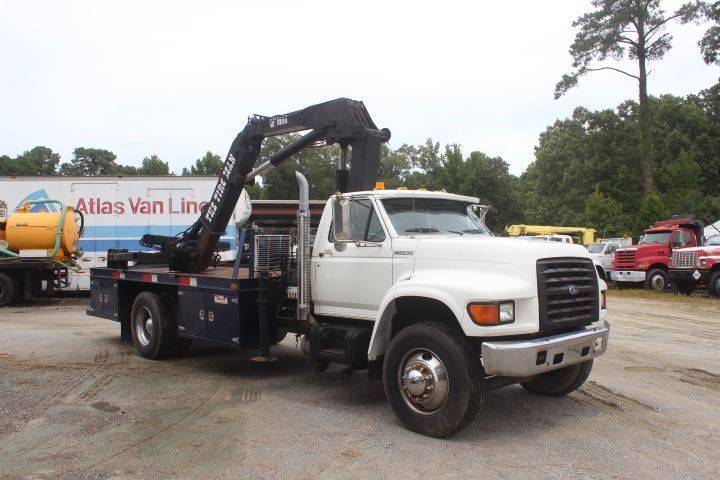 solid 1998 Ford F800 truck