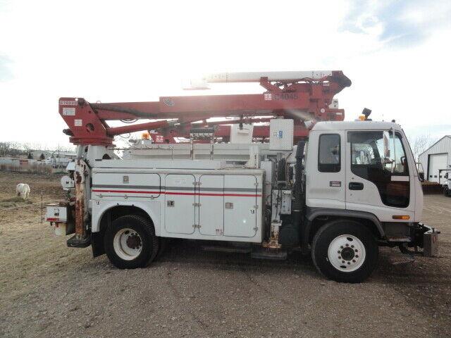 solid 2000 GMC T7500 truck