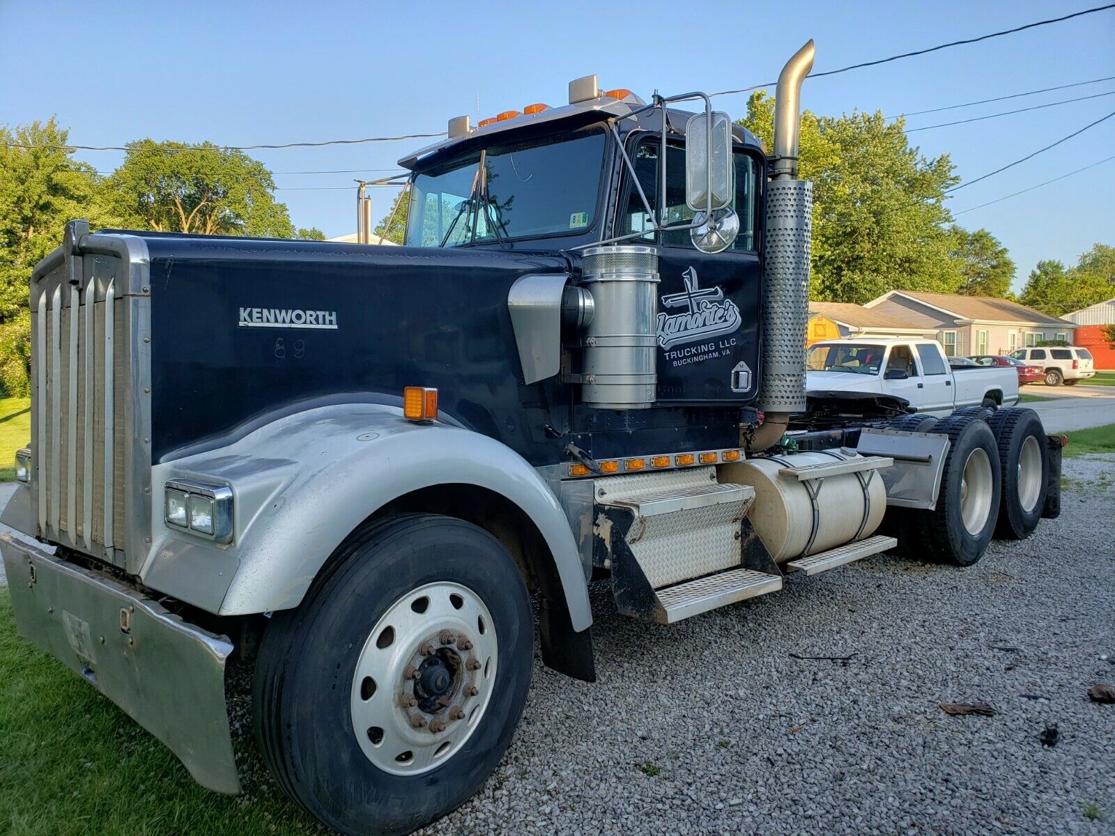 needs TLC 2001 Kenworth W900l Daycab Semi Truck for sale