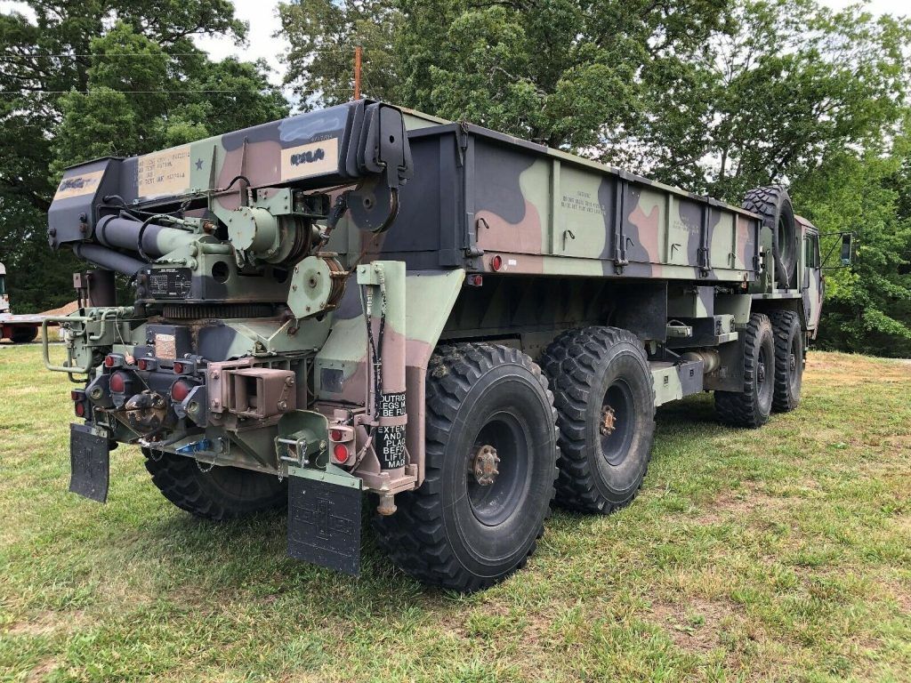 strong 1985 Oshkosh M985 HEMMT military truck