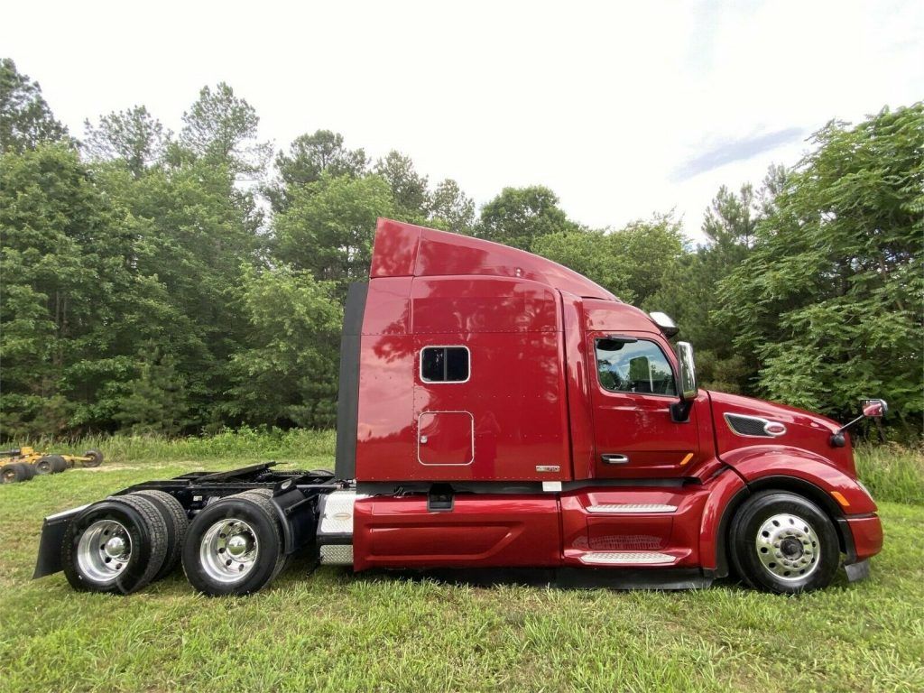 great shape 2017 Peterbilt 579 truck