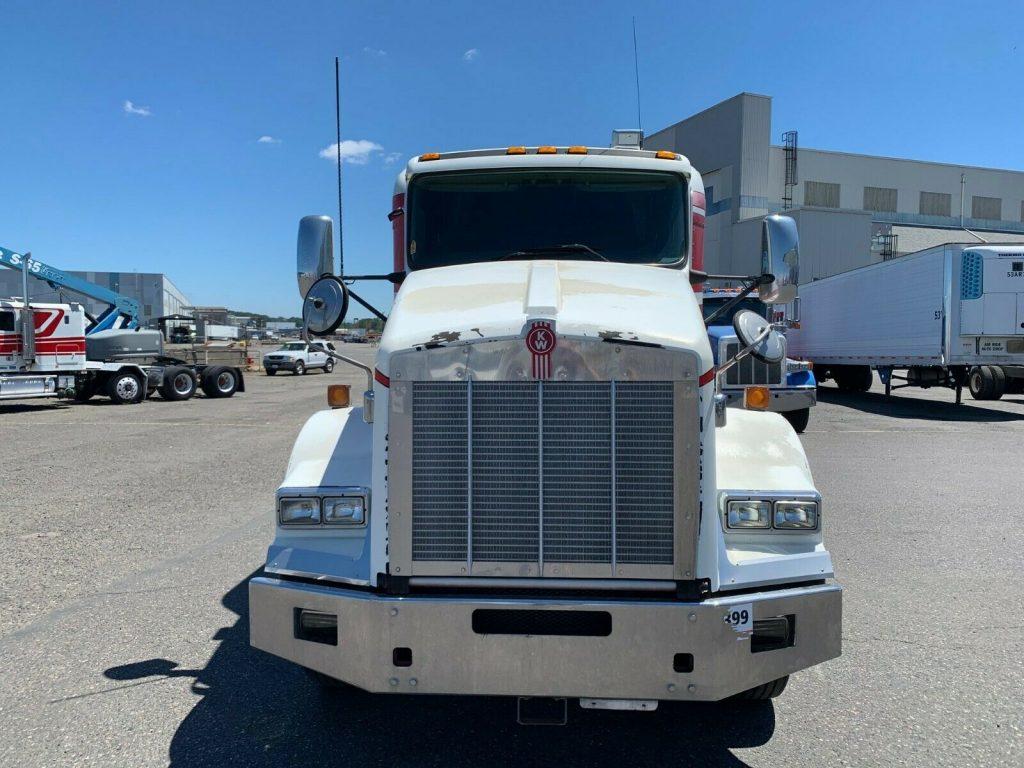 2009 Kenworth T800 truck [recently serviced]
