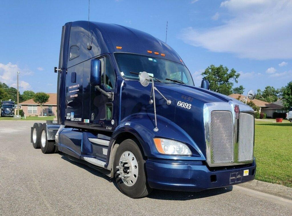 2013 Kenworth T700 truck [very well maintained]