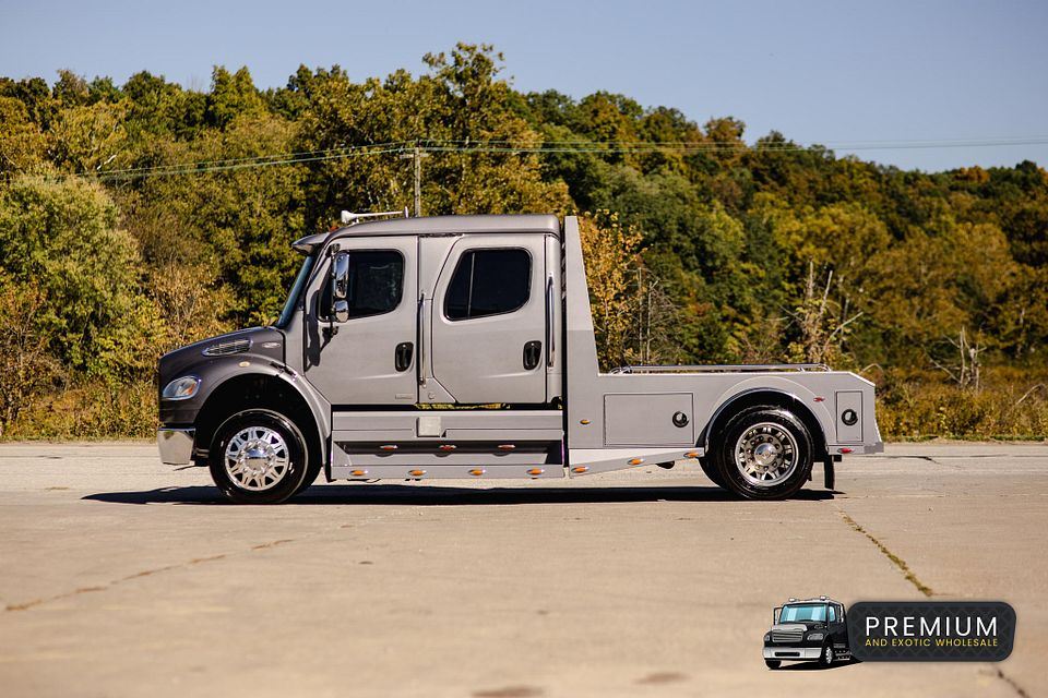 2007 Freightliner M2-106 Sportchassis Hauler Sportchassis Mbe900 3300HP