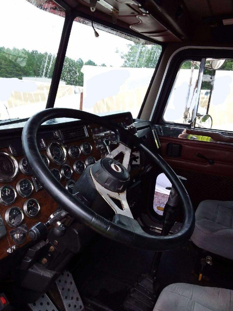 1995 Peterbilt 379 95″ sleeper semi truck [lots of redone stuff]