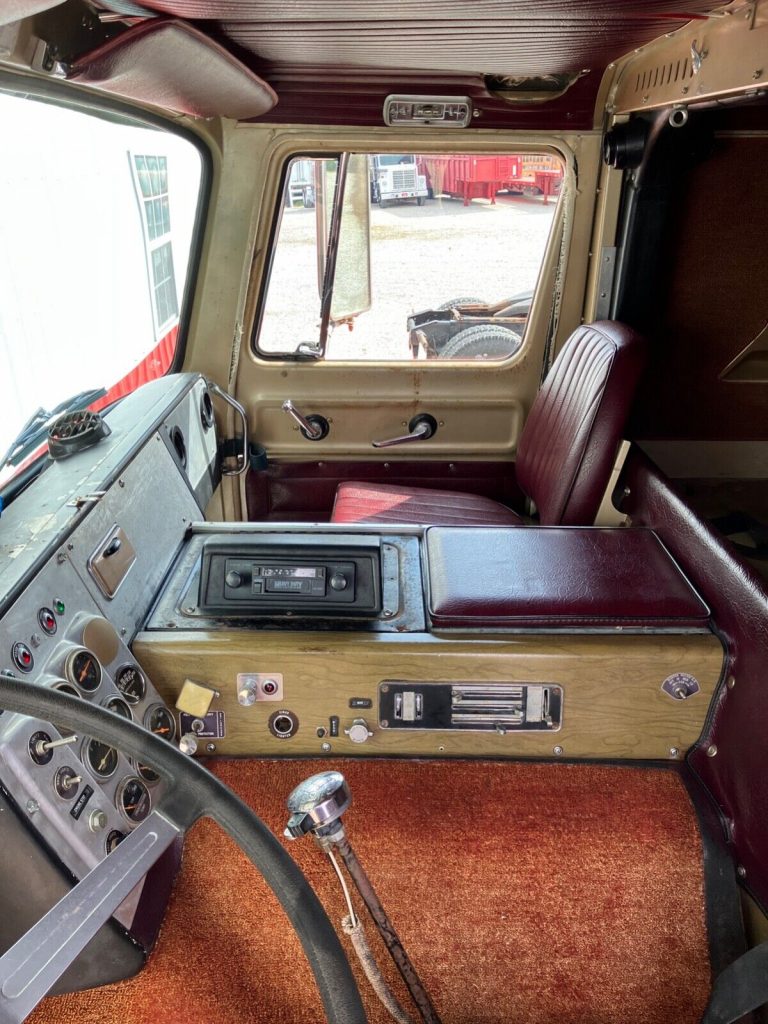 1973 International Transtar 4070A Cabover truck [318 Detroit Diesel]