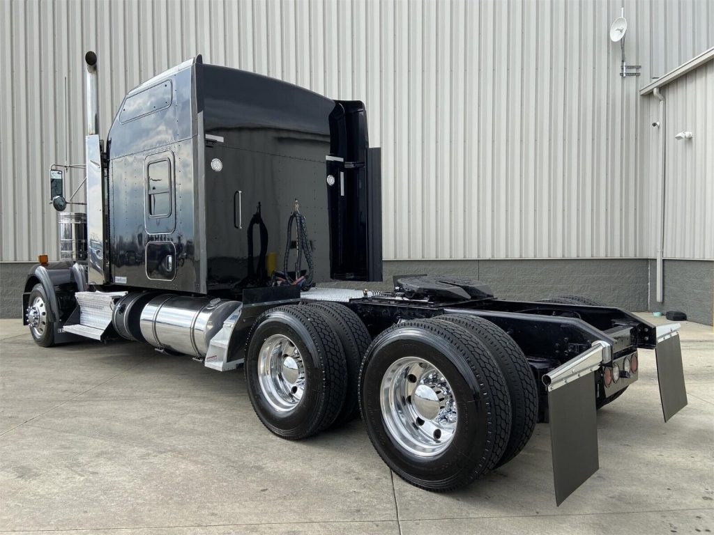 2016 Kenworth W900l truck [Cummins powered sleeper]