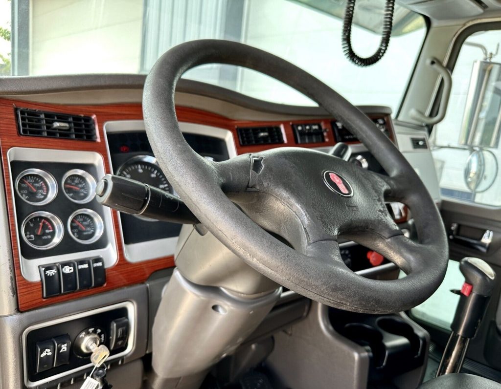 2006 Kenworth W900 truck [nice and clean]