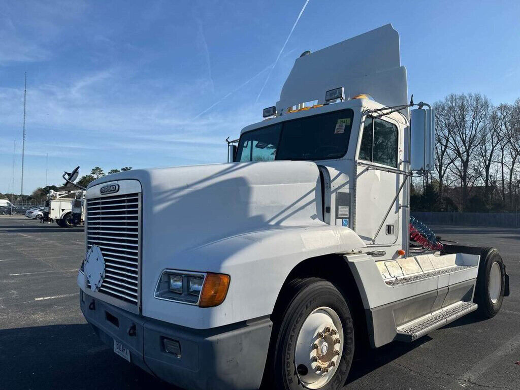 1999 Freightliner Conventional FLD120