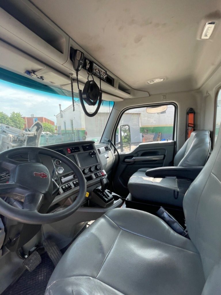 2018 Kenworth T880 truck [completely serviced]