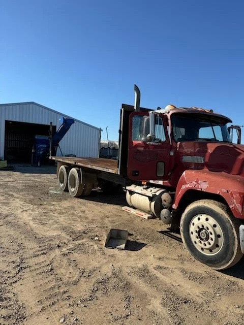 1994 Mack CH 613 Flatbed Truck 350hp Diesel  234,825 Miles