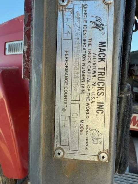 1994 Mack CH 613 Flatbed Truck 350hp Diesel  234,825 Miles