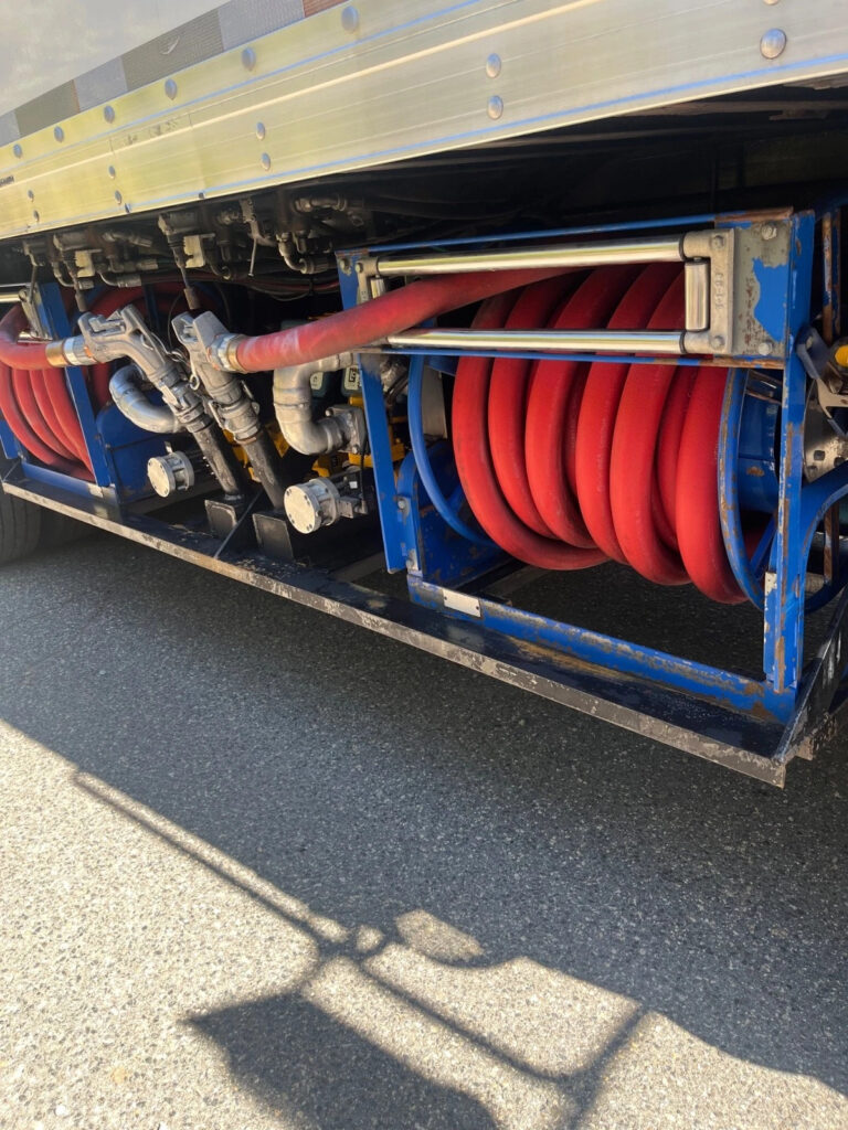 2012 Peterbilt 382 – Lube Delivery Truck 24’ Box, Hydraulic Pumping System