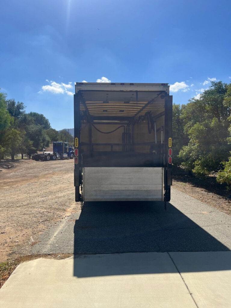 2012 Peterbilt 382 – Lube Delivery Truck 24’ Box, Hydraulic Pumping System