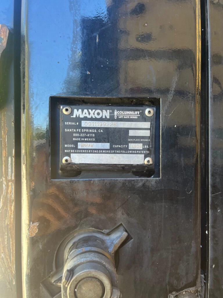 2012 Peterbilt 382 – Lube Delivery Truck 24’ Box, Hydraulic Pumping System