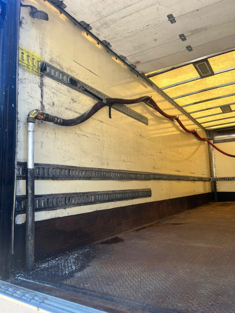 2012 Peterbilt 382 – Lube Delivery Truck 24’ Box, Hydraulic Pumping System