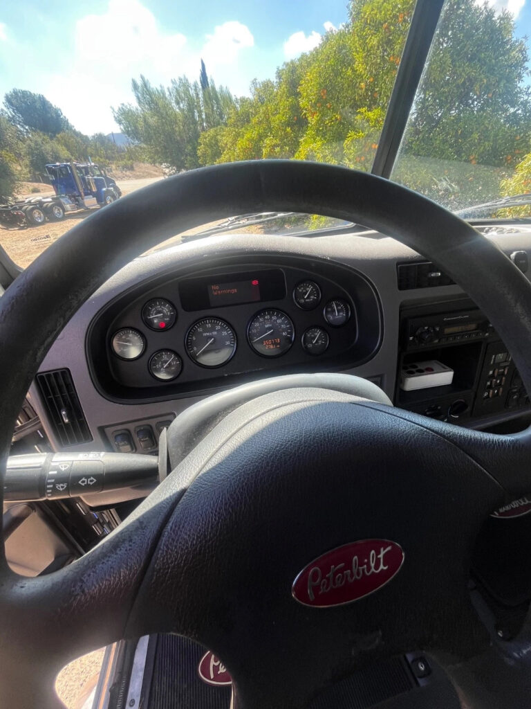 2012 Peterbilt 382 – Lube Delivery Truck 24’ Box, Hydraulic Pumping System