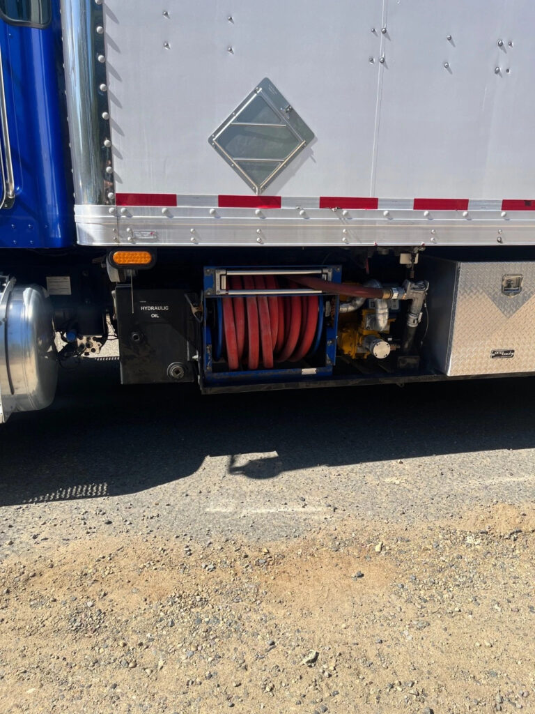 2012 Peterbilt 382 – Lube Delivery Truck 24’ Box, Hydraulic Pumping System