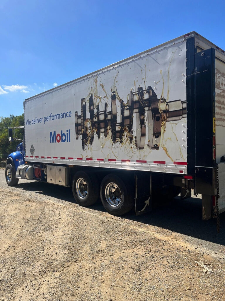 2012 Peterbilt 382 – Lube Delivery Truck 24’ Box, Hydraulic Pumping System