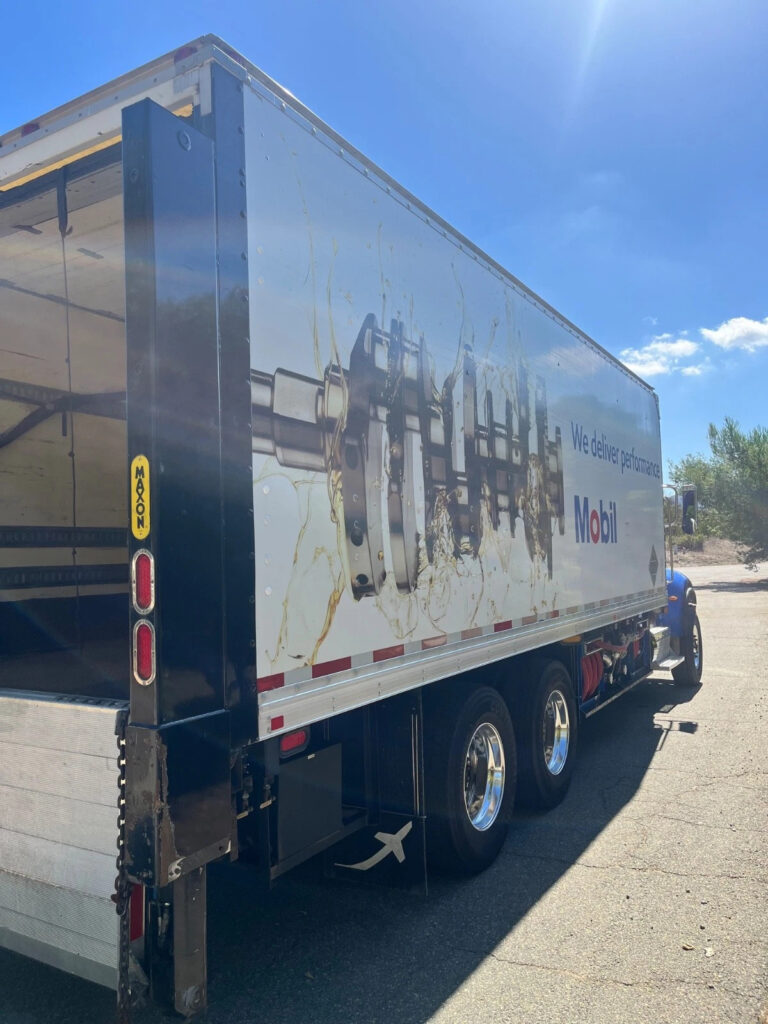 2012 Peterbilt 382 – Lube Delivery Truck 24’ Box, Hydraulic Pumping System