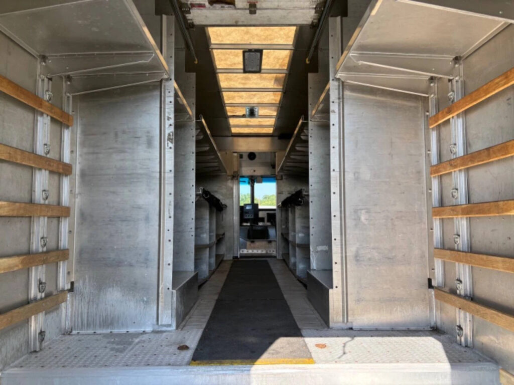 2017 Freightliner Step Van Food Truck Cummins 22FT