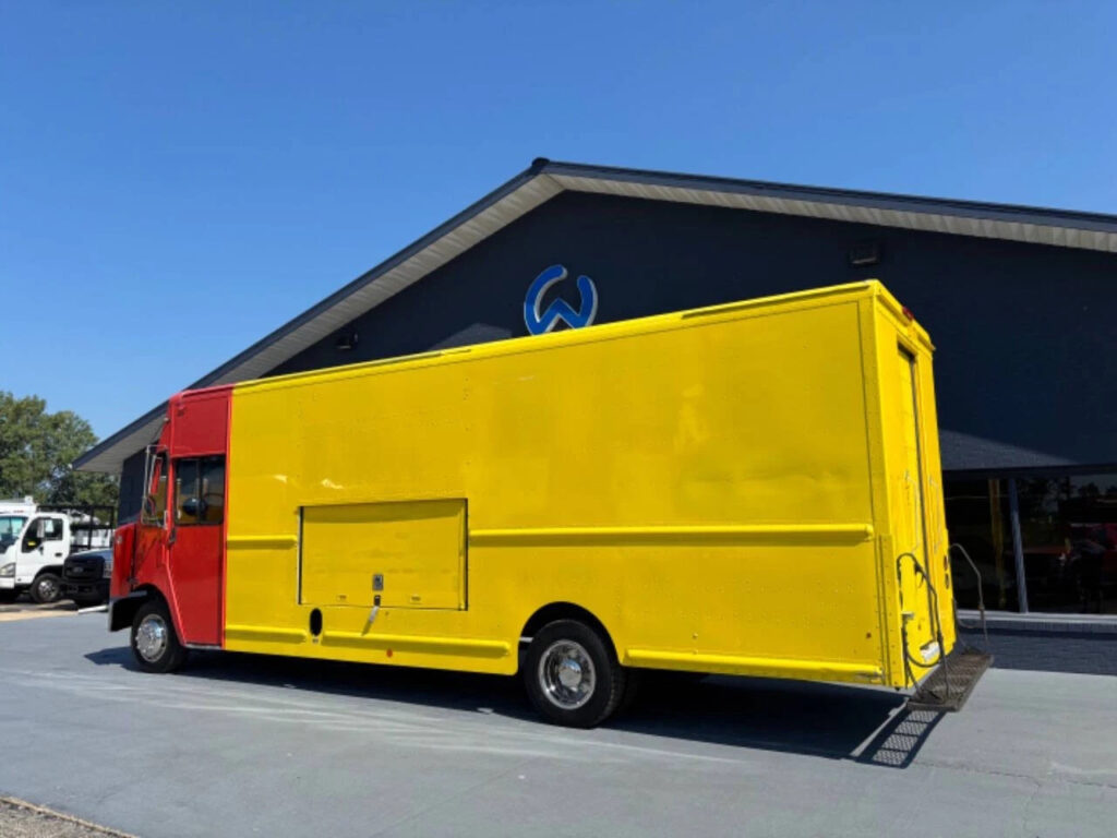 2017 Freightliner Step Van Food Truck Cummins 22FT