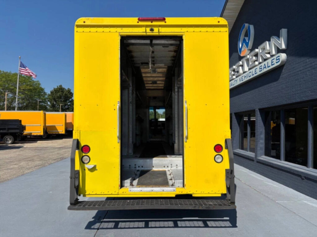 2017 Freightliner Step Van Food Truck Cummins 22FT