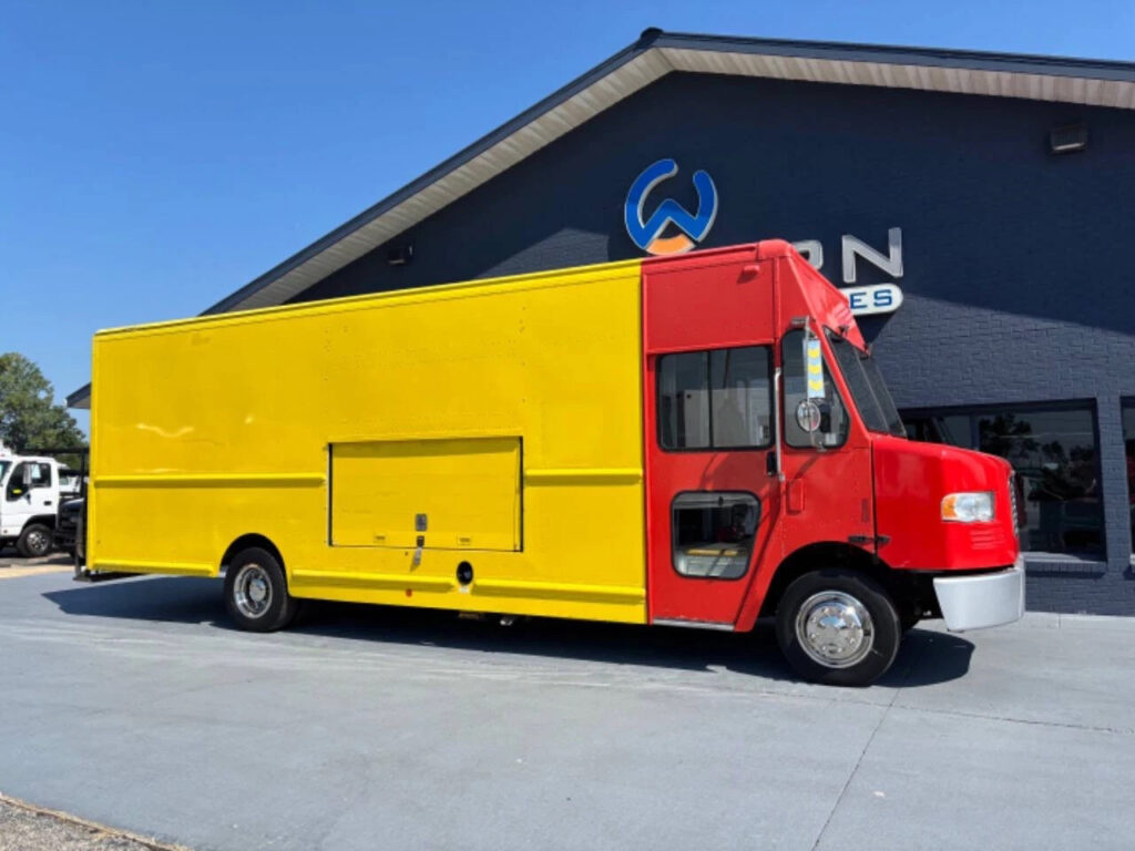 2017 Freightliner Step Van Food Truck Cummins 22FT