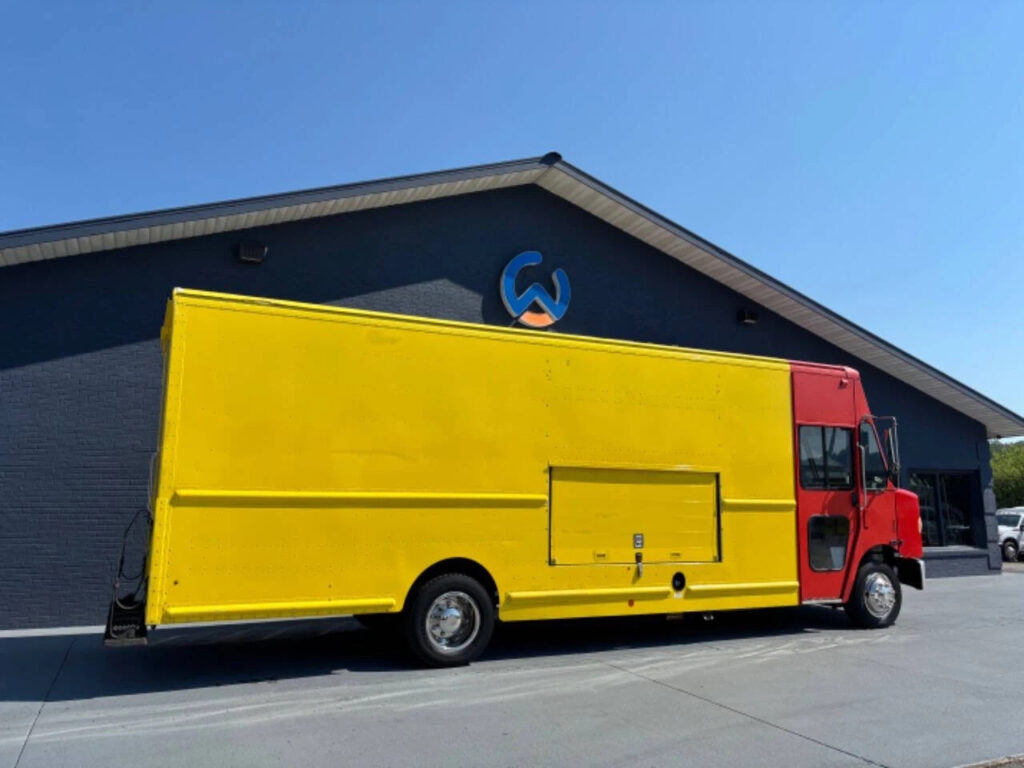 2017 Freightliner Step Van Food Truck Cummins 22FT