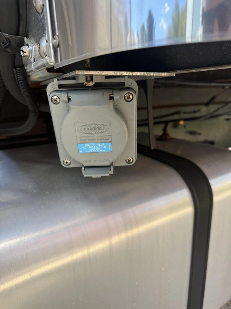 2024 HINO L6 Daycab Semi Trucks