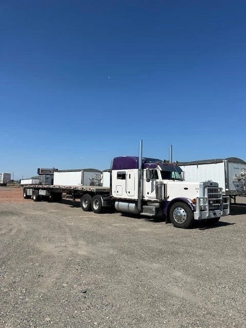 2000 Peterbilt 379 & Wilson Aluminum Flatbed Trailer