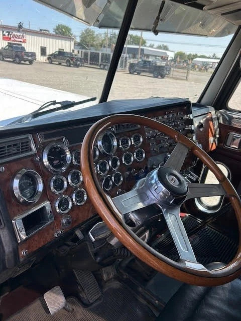 2000 Peterbilt 379 & Wilson Aluminum Flatbed Trailer