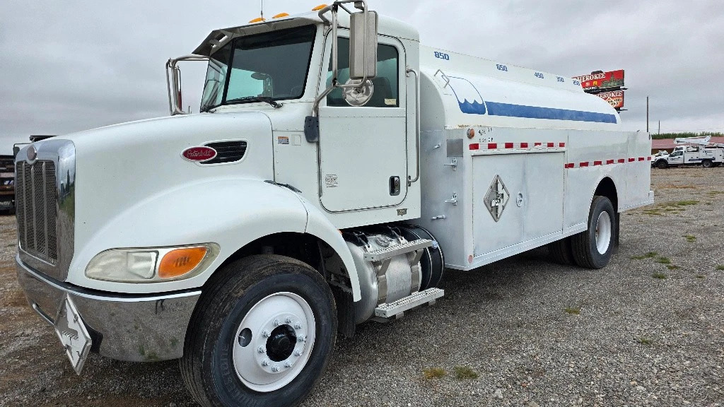 2012 Peterbilt 337 5 Compartment 2550 Gallon Fuel Tank Truck PX8 Auto