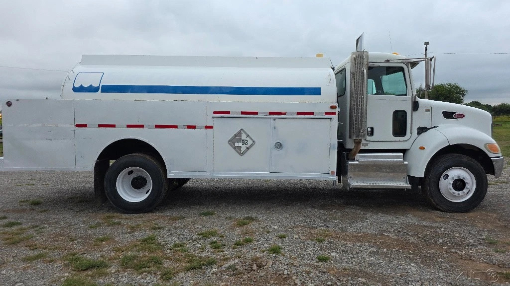 2012 Peterbilt 337 5 Compartment 2550 Gallon Fuel Tank Truck PX8 Auto