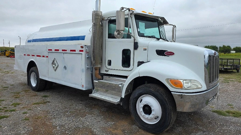 2012 Peterbilt 337 5 Compartment 2550 Gallon Fuel Tank Truck PX8 Auto