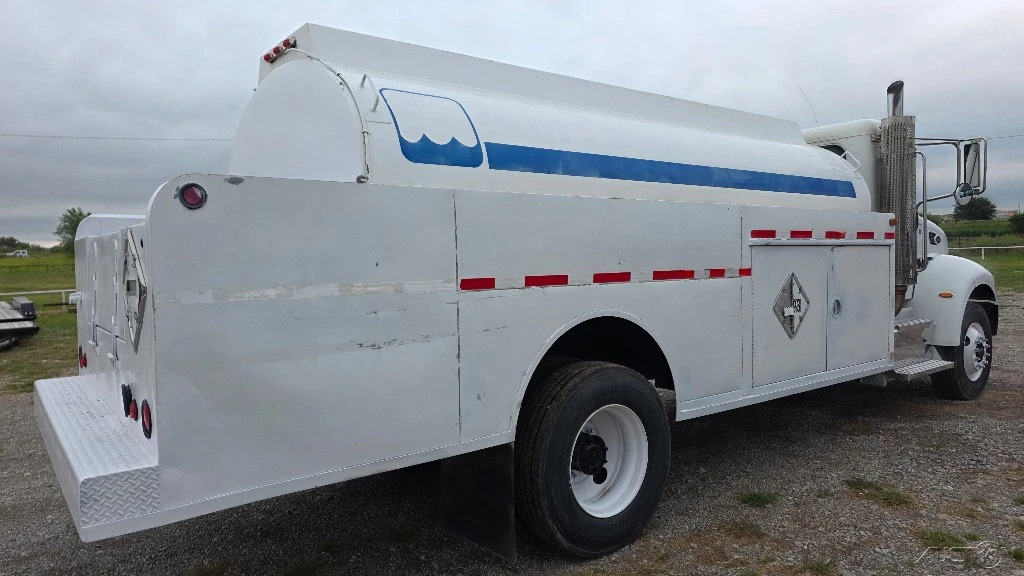 2012 Peterbilt 337 5 Compartment 2550 Gallon Fuel Tank Truck PX8 Auto