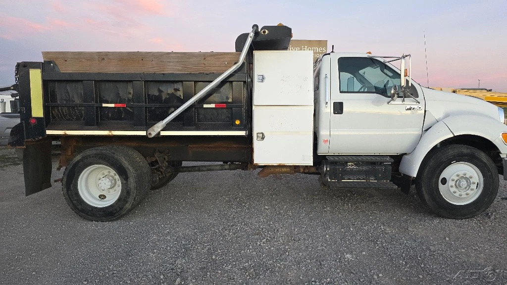 2013 Ford F-750 Single axle Dump Truck 33k GVW 7spd Manual Cummins