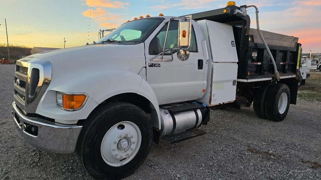 2013 Ford F-750 Single axle Dump Truck 33k GVW 7spd Manual Cummins