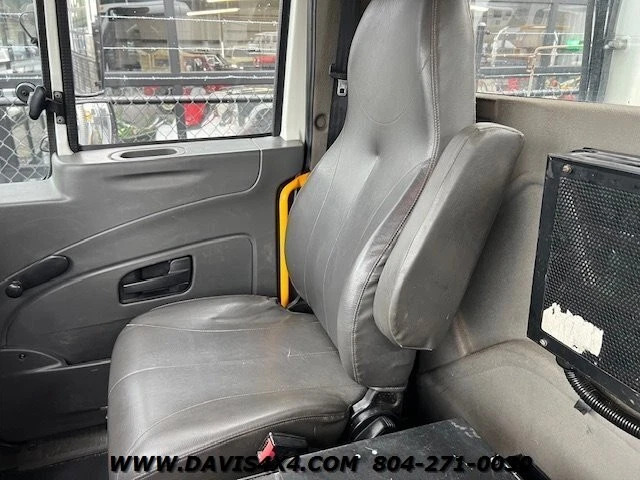 2013 International Workstar Utility 7400 Altec 60′ Material Handling Bucket