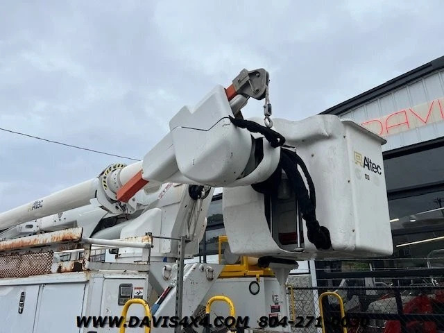 2013 International Workstar Utility 7400 Altec 60′ Material Handling Bucket