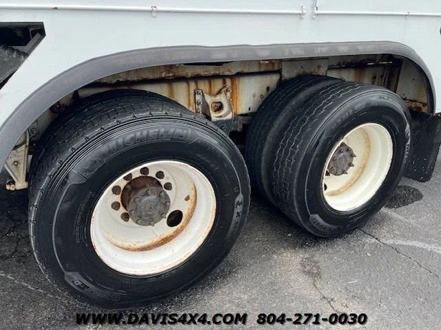 2013 International Workstar Utility 7400 Altec 60′ Material Handling Bucket