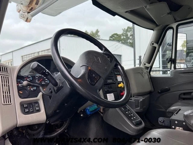 2013 International Workstar Utility 7400 Altec 60′ Material Handling Bucket