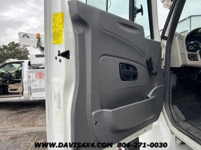 2013 International Workstar Utility 7400 Altec 60′ Material Handling Bucket