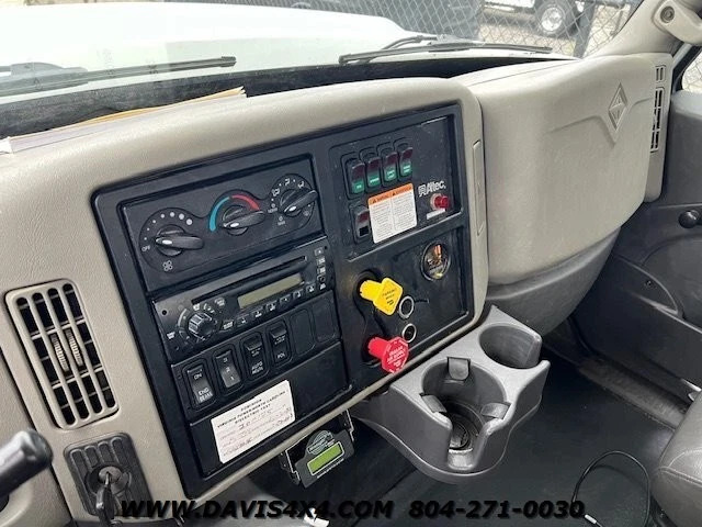 2013 International Workstar Utility 7400 Altec 60′ Material Handling Bucket