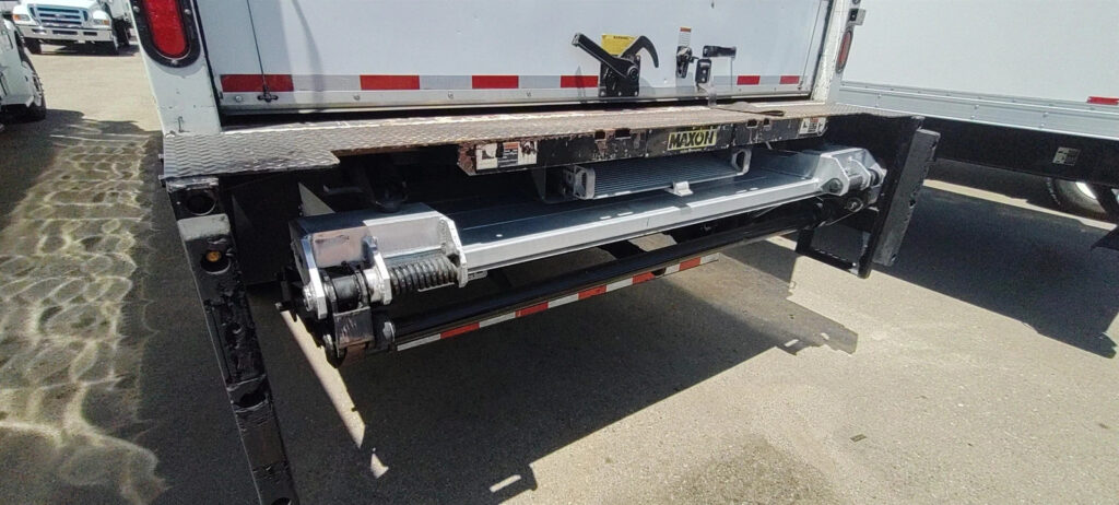 2016 Freightliner M2 Movers Truck Moving BOX 24FT